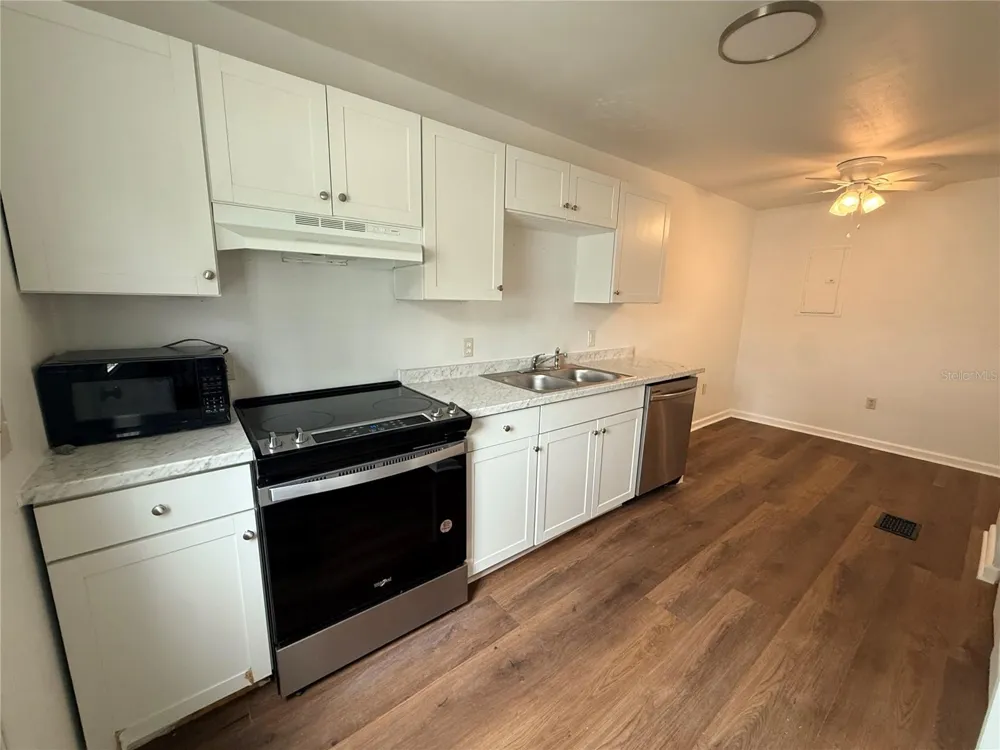 229 W WISCONSIN AVENUE Deland, FL 32720