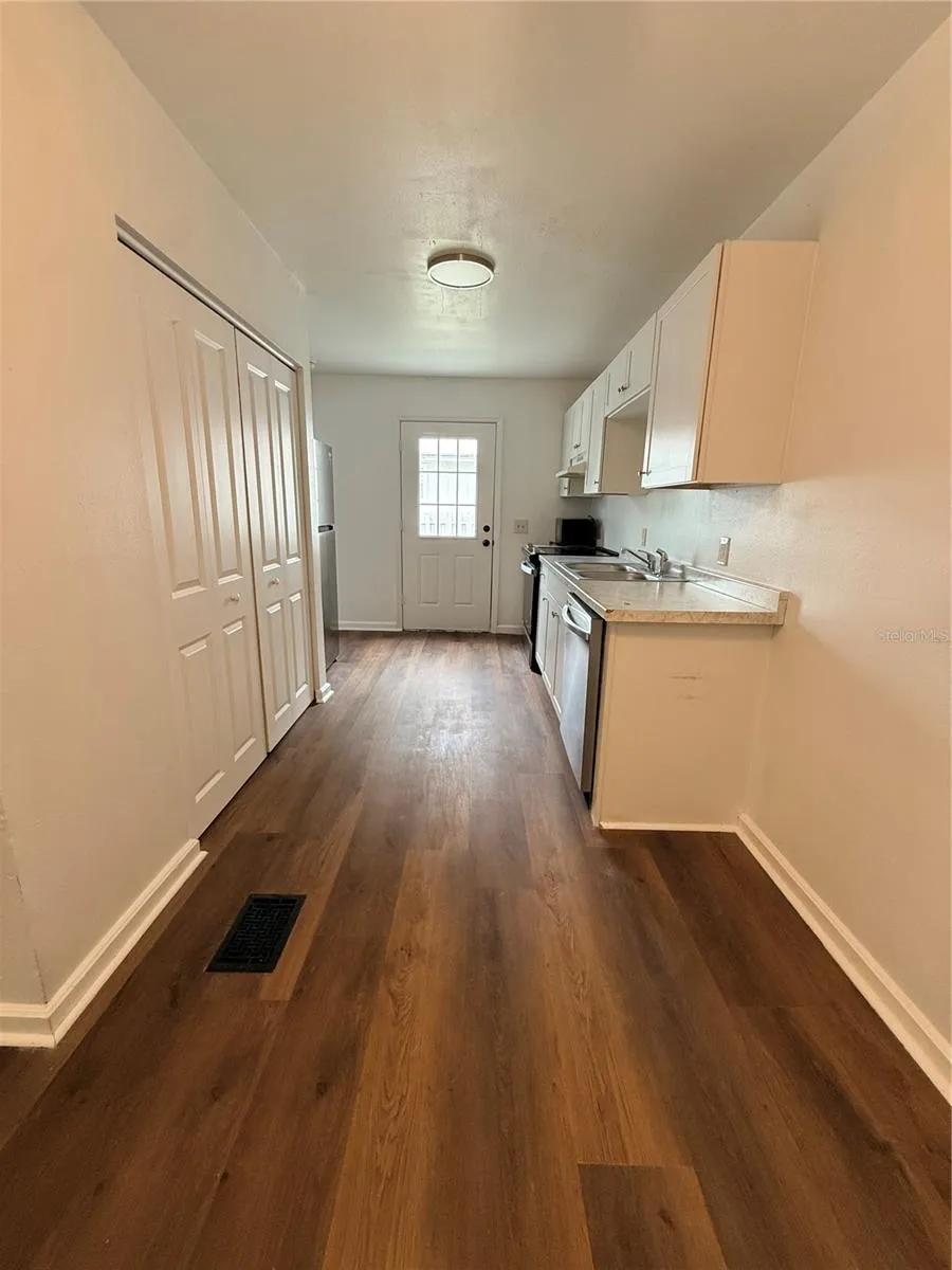 229 W WISCONSIN AVENUE Deland, FL 32720