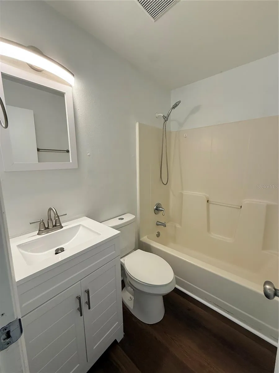 229 W WISCONSIN AVENUE Deland, FL 32720