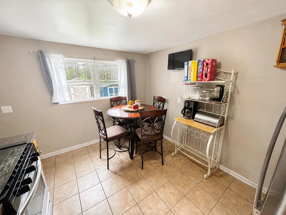 221 Meyner Ln Newtonville, NJ 08346