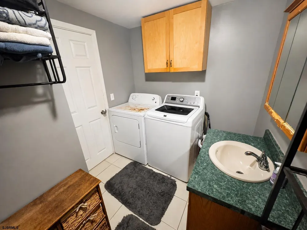 221 Meyner Ln Newtonville, NJ 08346