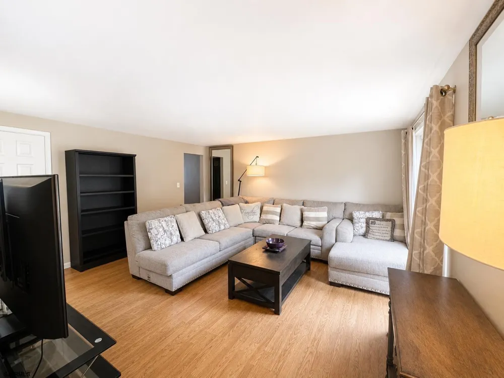 221 Meyner Ln Newtonville, NJ 08346
