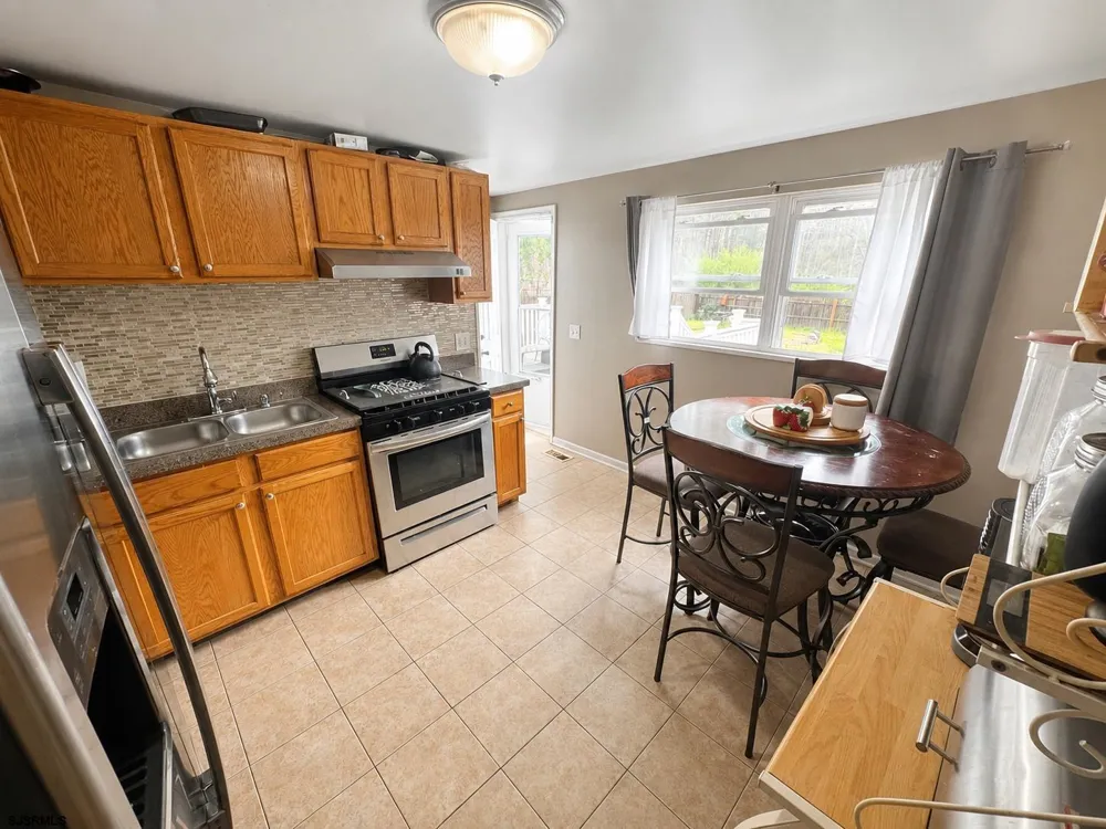 221 Meyner Ln Newtonville, NJ 08346