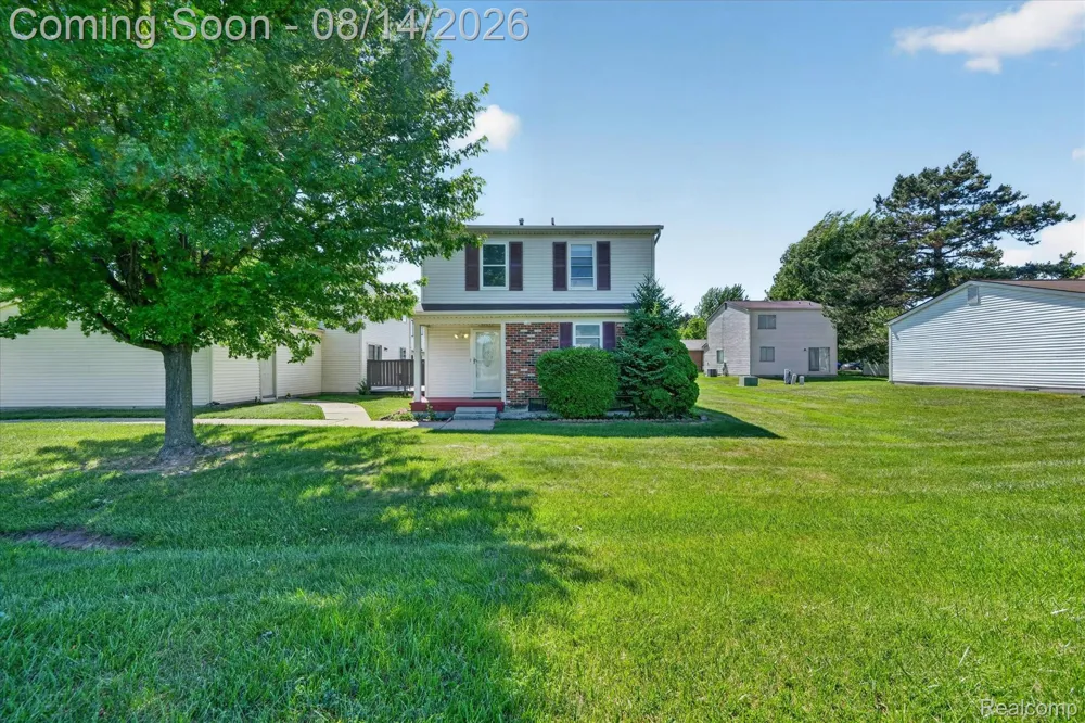 2824 Roundtree Drive Troy City, MI 48083