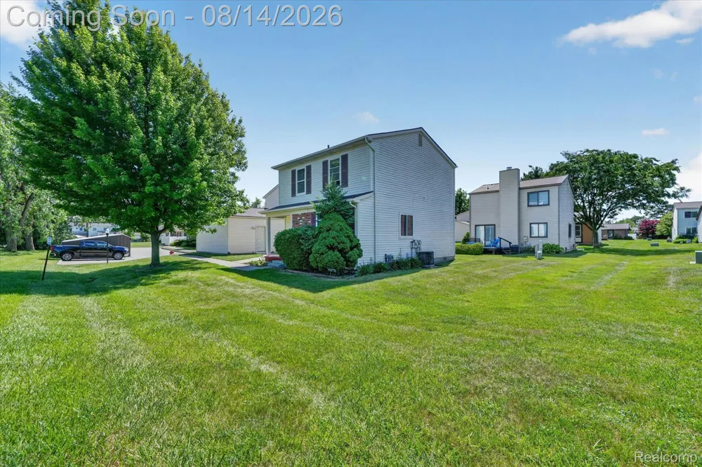2824 Roundtree Drive Troy City, MI 48083