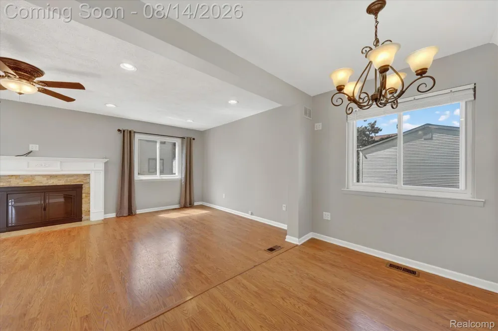 2824 Roundtree Drive Troy City, MI 48083