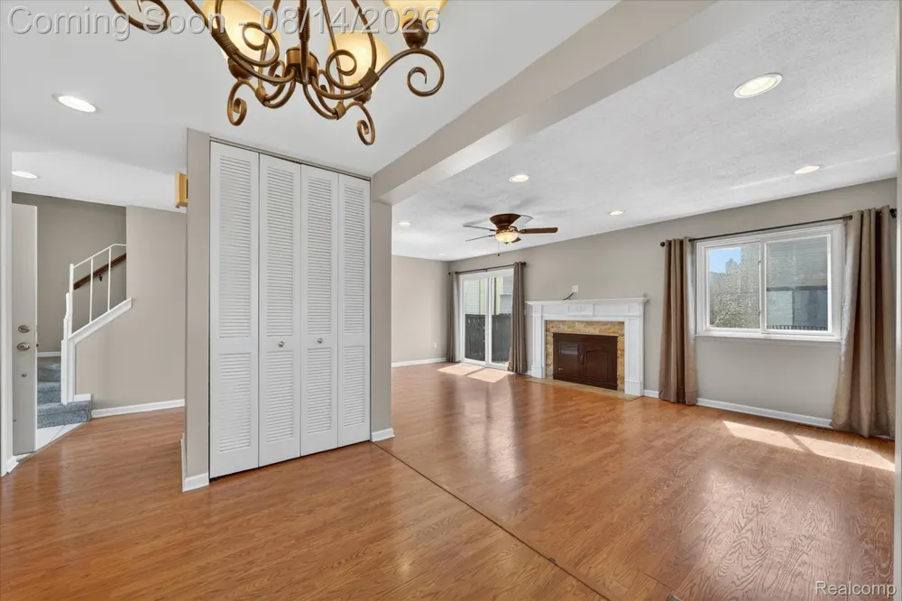 2824 Roundtree Drive Troy City, MI 48083