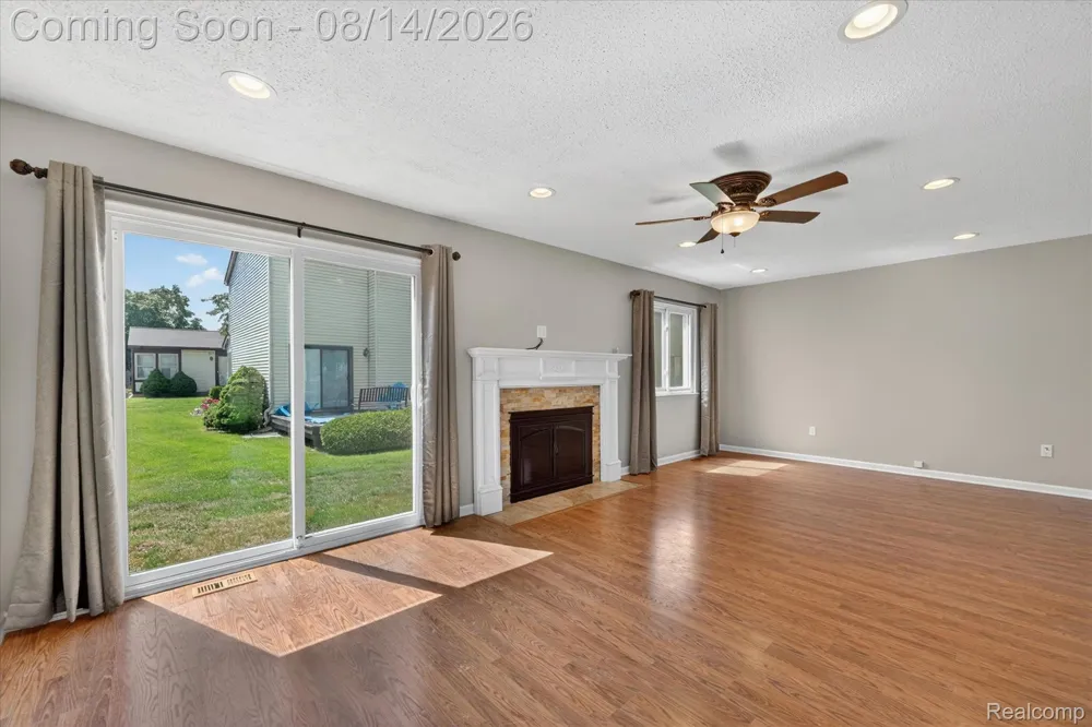2824 Roundtree Drive Troy City, MI 48083