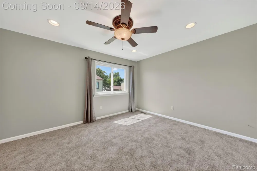 2824 Roundtree Drive Troy City, MI 48083