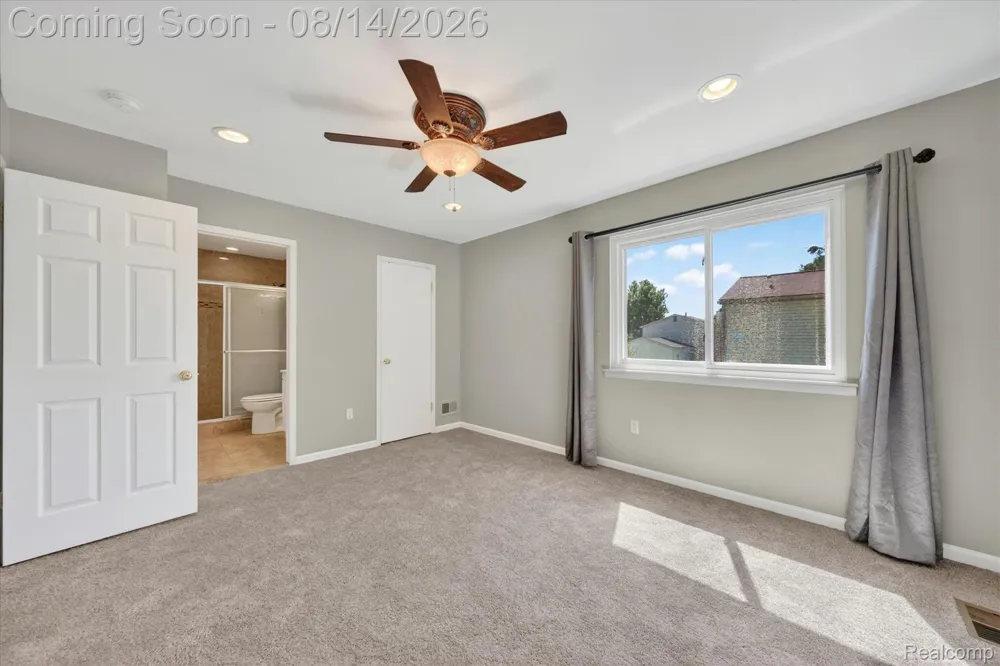 2824 Roundtree Drive Troy City, MI 48083