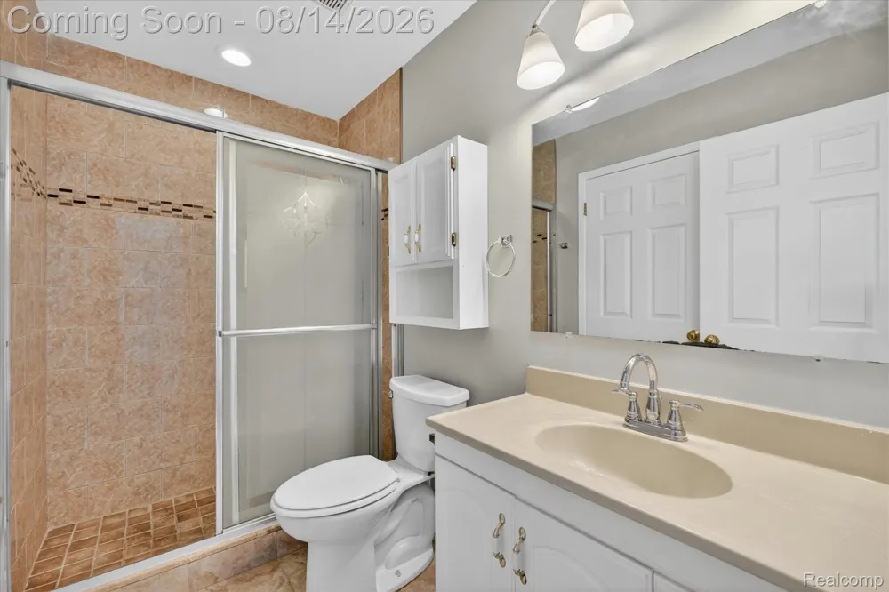 2824 Roundtree Drive Troy City, MI 48083
