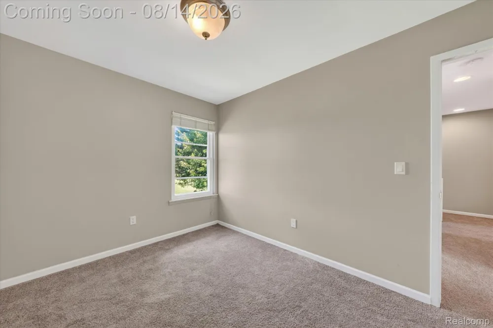 2824 Roundtree Drive Troy City, MI 48083