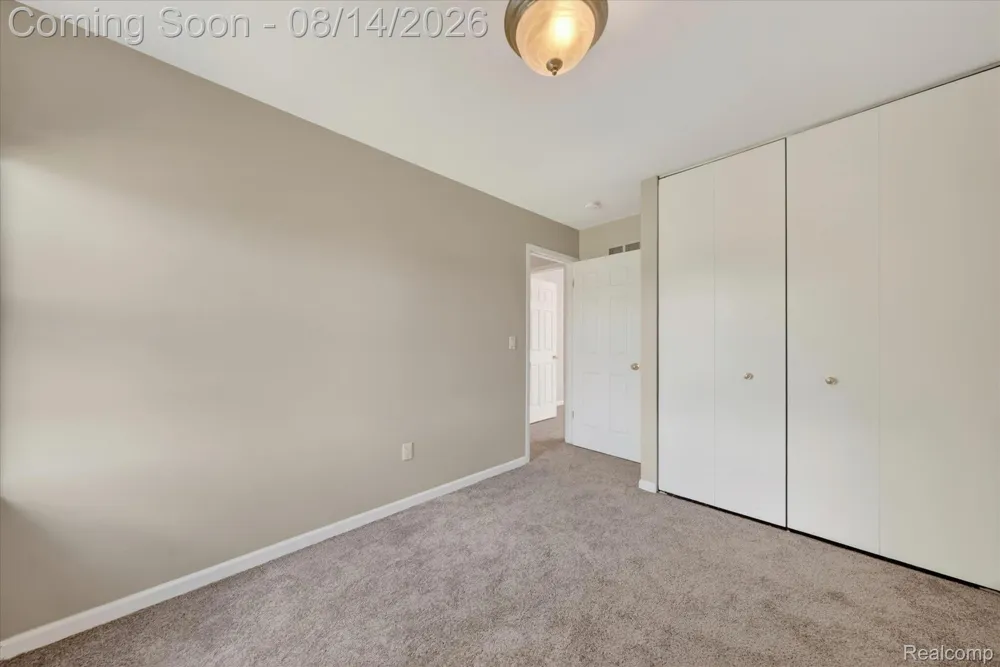 2824 Roundtree Drive Troy City, MI 48083