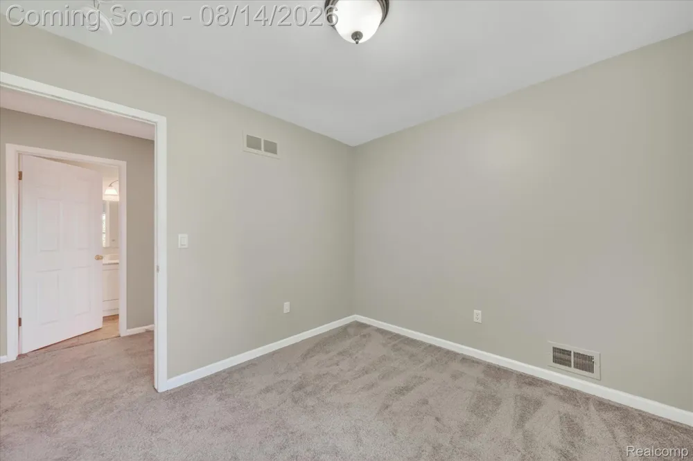 2824 Roundtree Drive Troy City, MI 48083