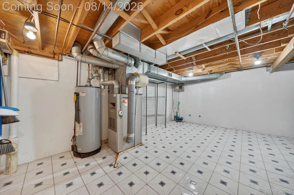 2824 Roundtree Drive Troy City, MI 48083