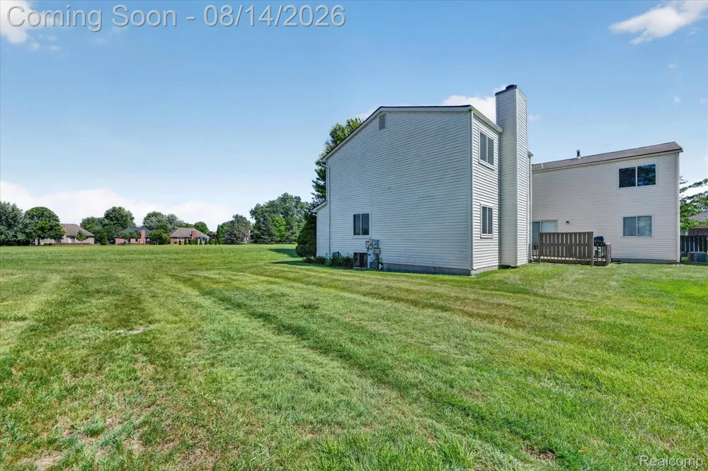 2824 Roundtree Drive Troy City, MI 48083