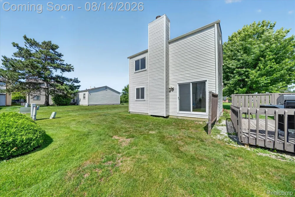 2824 Roundtree Drive Troy City, MI 48083