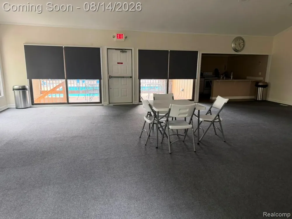 2824 Roundtree Drive Troy City, MI 48083