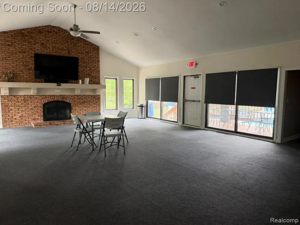 2824 Roundtree Drive Troy City, MI 48083