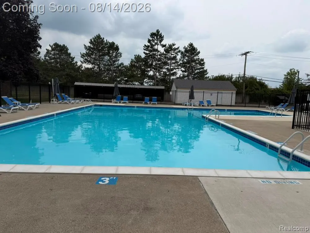 2824 Roundtree Drive Troy City, MI 48083