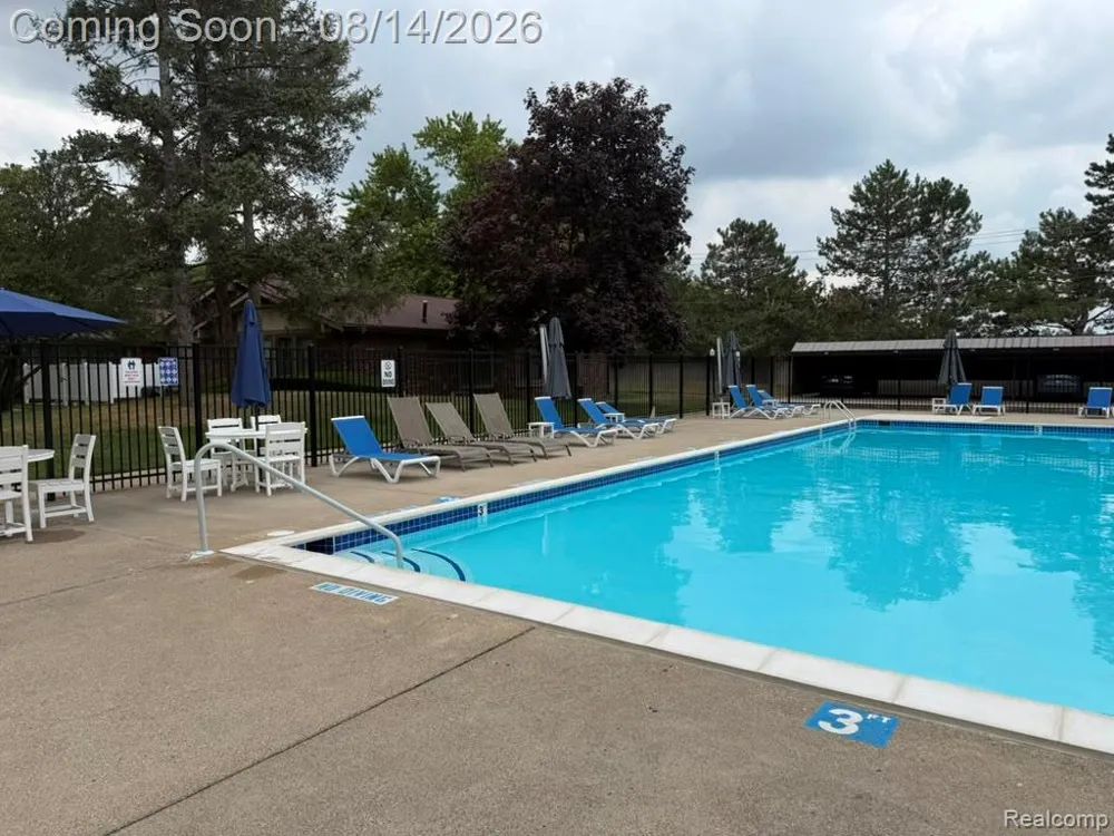 2824 Roundtree Drive Troy City, MI 48083