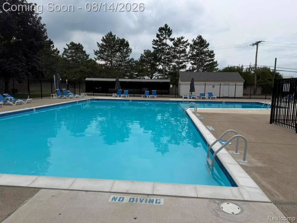 2824 Roundtree Drive Troy City, MI 48083