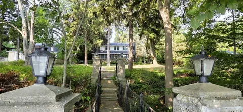 3671 Lakeshore Road