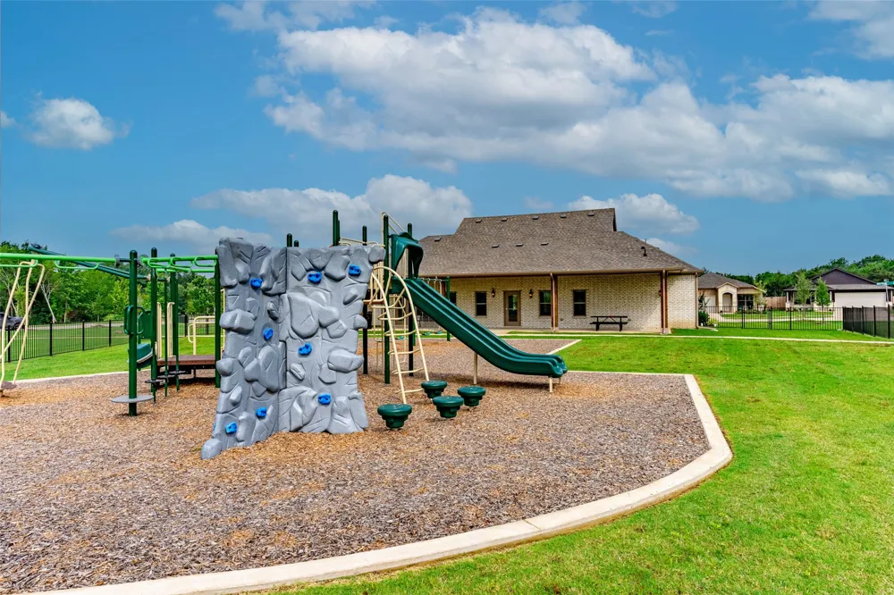 209 Fairmeade Drive Terrell, TX 75160