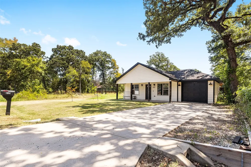 6121 Choctaw Drive Mabank, TX 75156