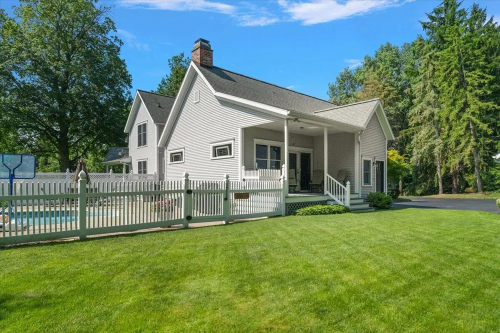 2519 W John Beers Road Stevensville, MI 49127