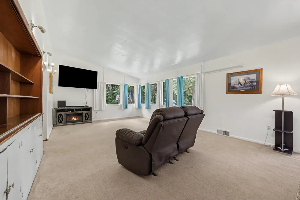 8550 Meridian Road Henrietta Township, MI 49272