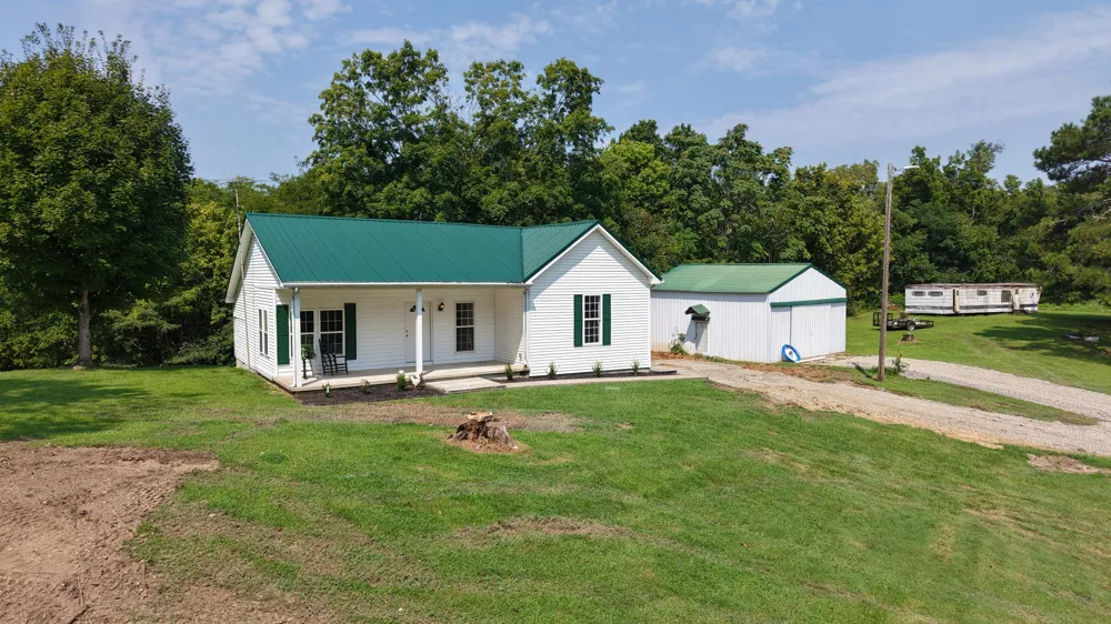 194 Davenport Ln Lafayette, TN 37083