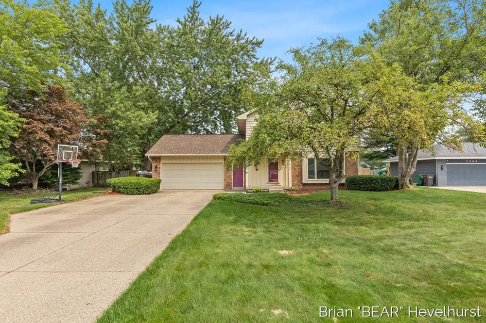 7520 Windgate Drive Jenison, MI 49428