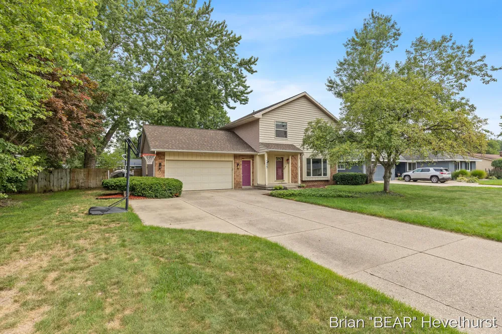 7520 Windgate Drive Jenison, MI 49428