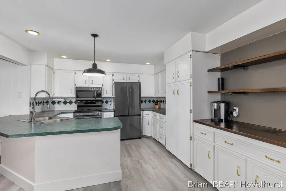 7520 Windgate Drive Jenison, MI 49428