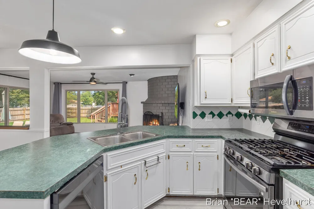 7520 Windgate Drive Jenison, MI 49428