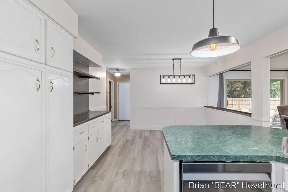 7520 Windgate Drive Jenison, MI 49428