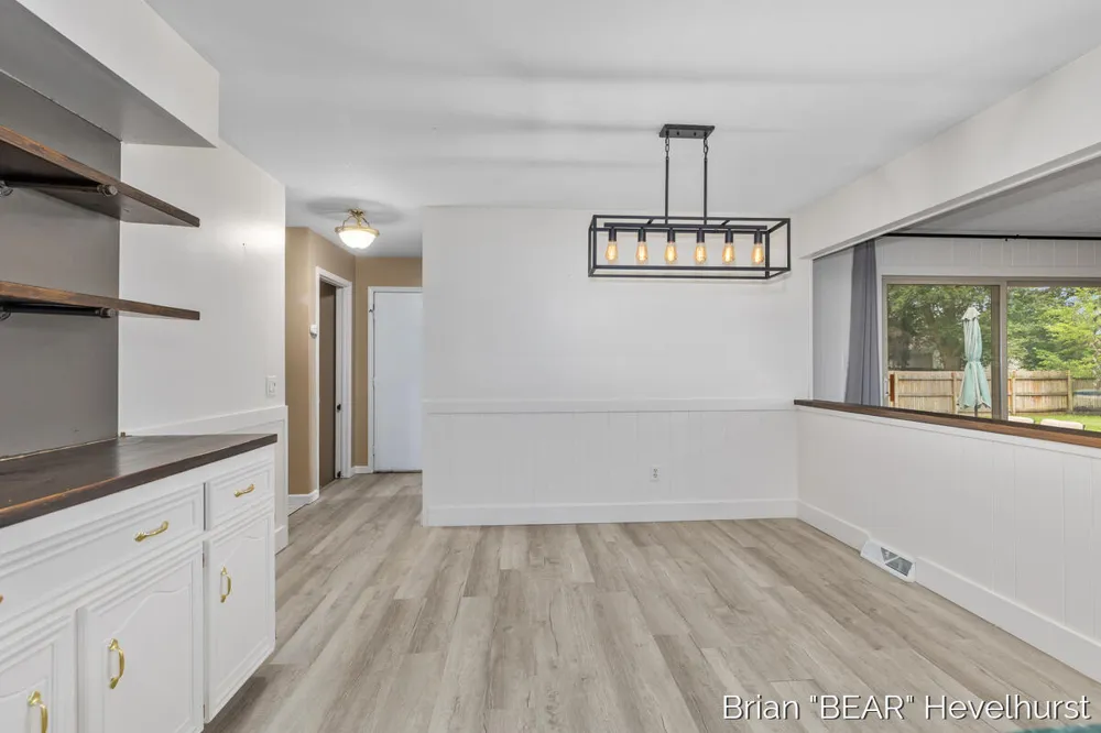 7520 Windgate Drive Jenison, MI 49428