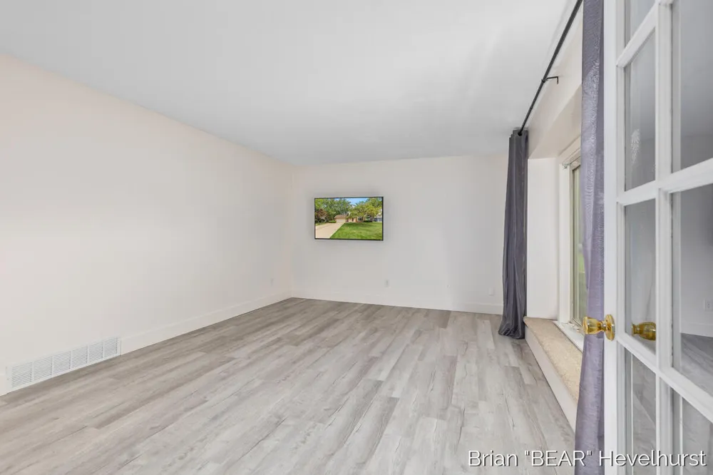 7520 Windgate Drive Jenison, MI 49428