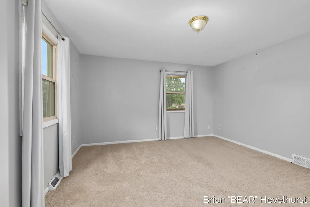 7520 Windgate Drive Jenison, MI 49428