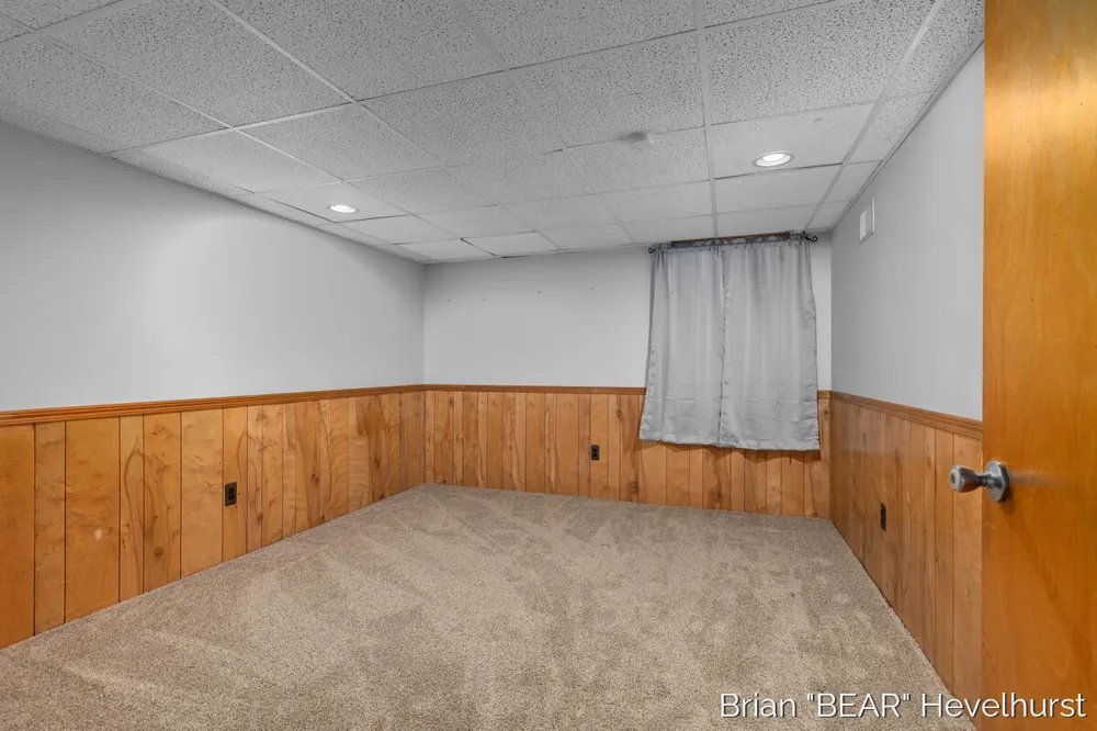 7520 Windgate Drive Jenison, MI 49428