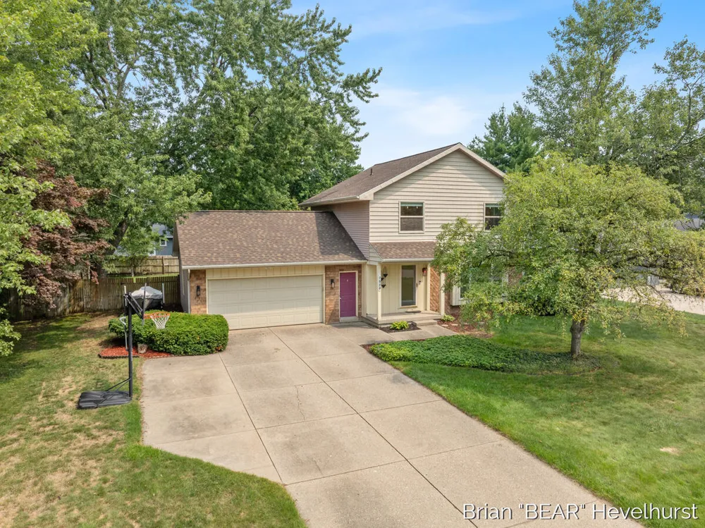 7520 Windgate Drive Jenison, MI 49428