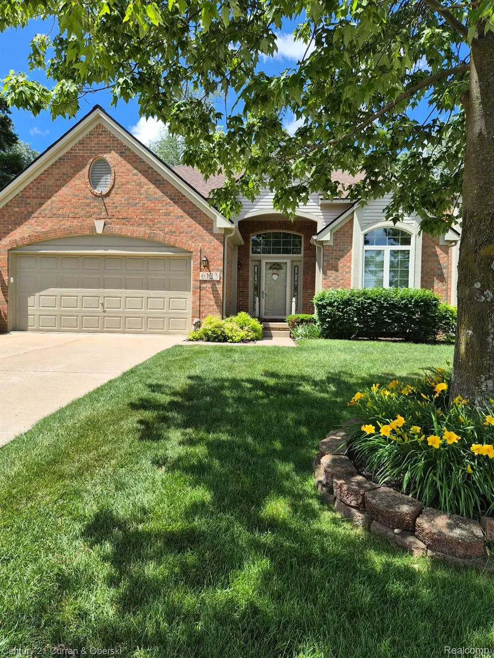 6123 Lochmore Drive #71 Commerce Charter Township, MI 48382