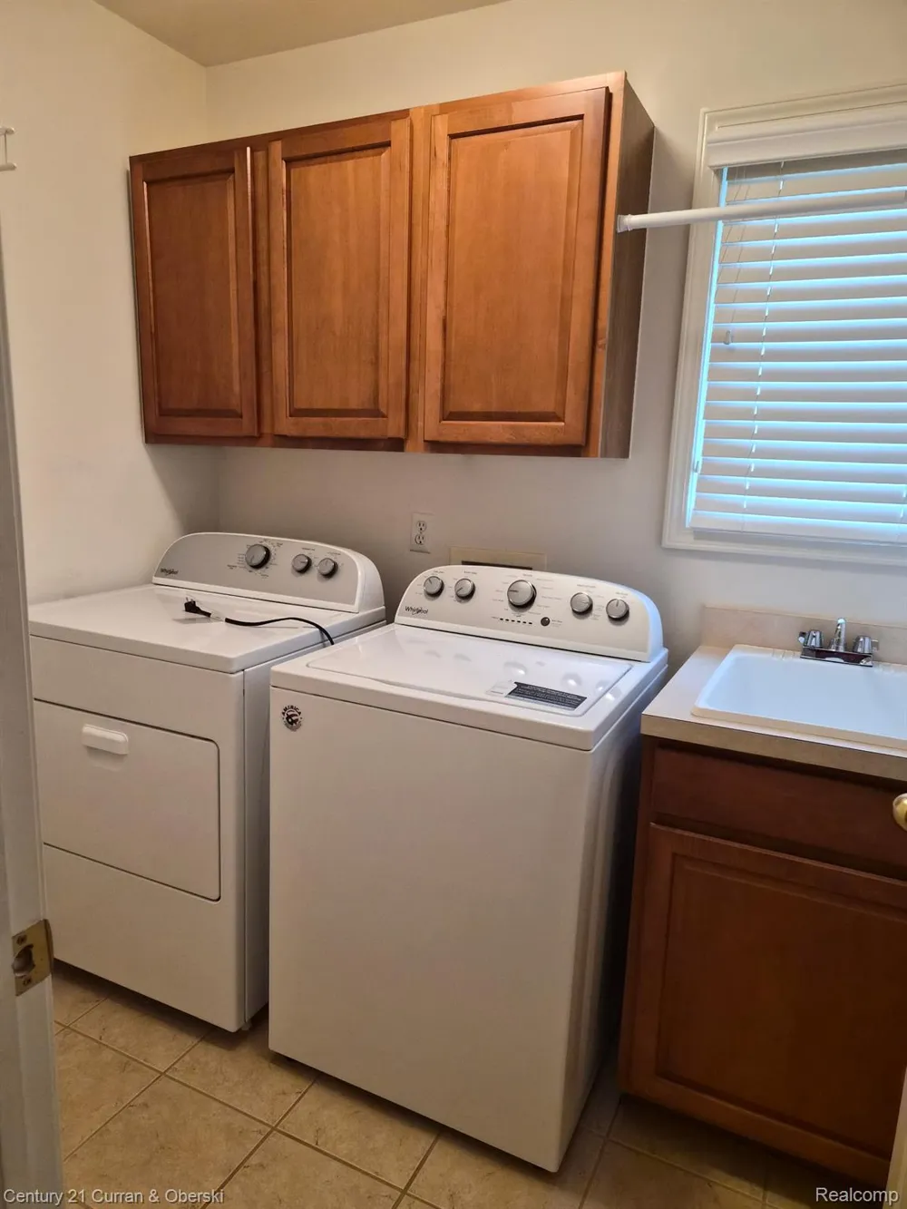 6123 Lochmore Drive #71 Commerce Charter Township, MI 48382
