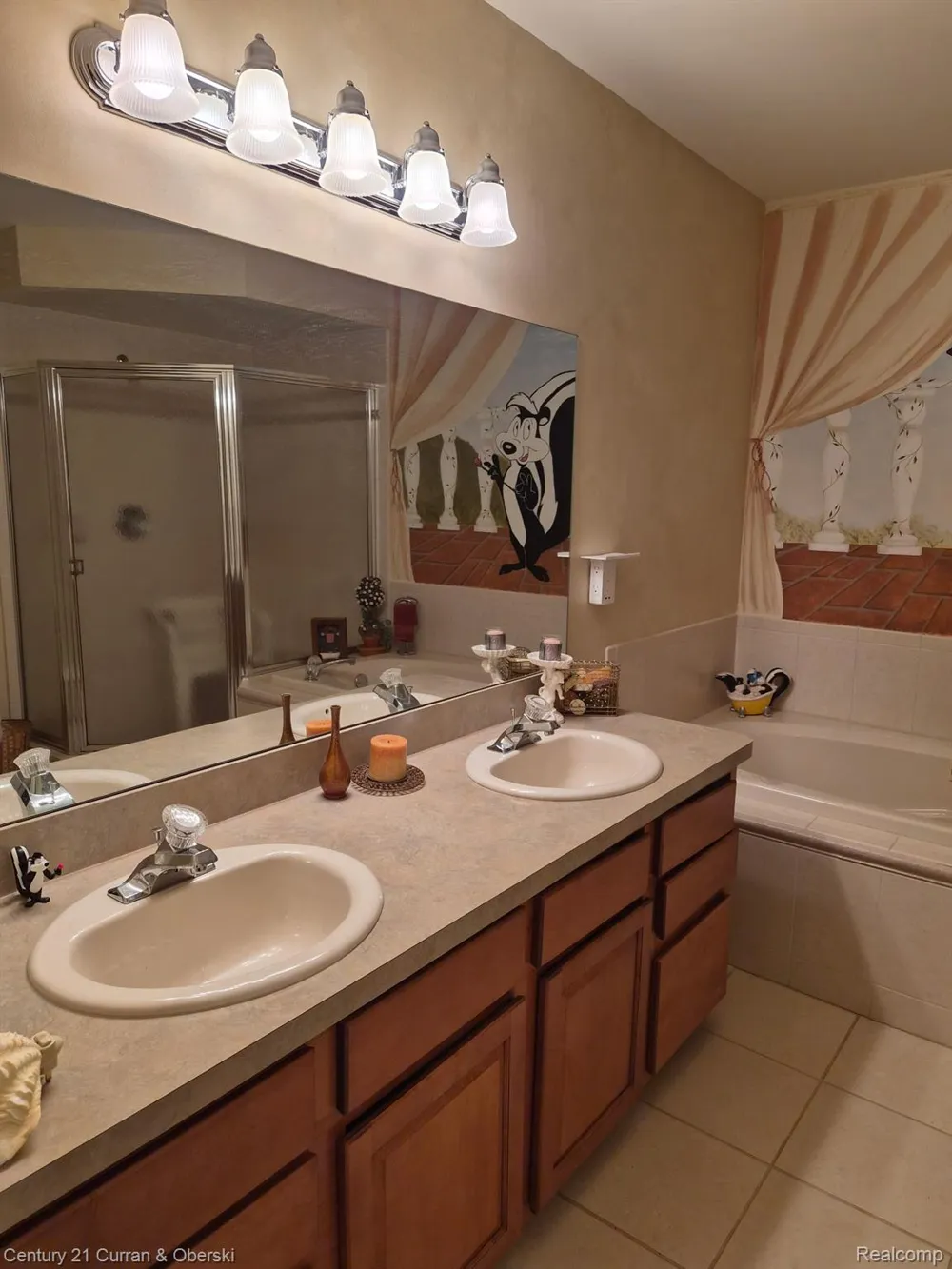 6123 Lochmore Drive #71 Commerce Charter Township, MI 48382