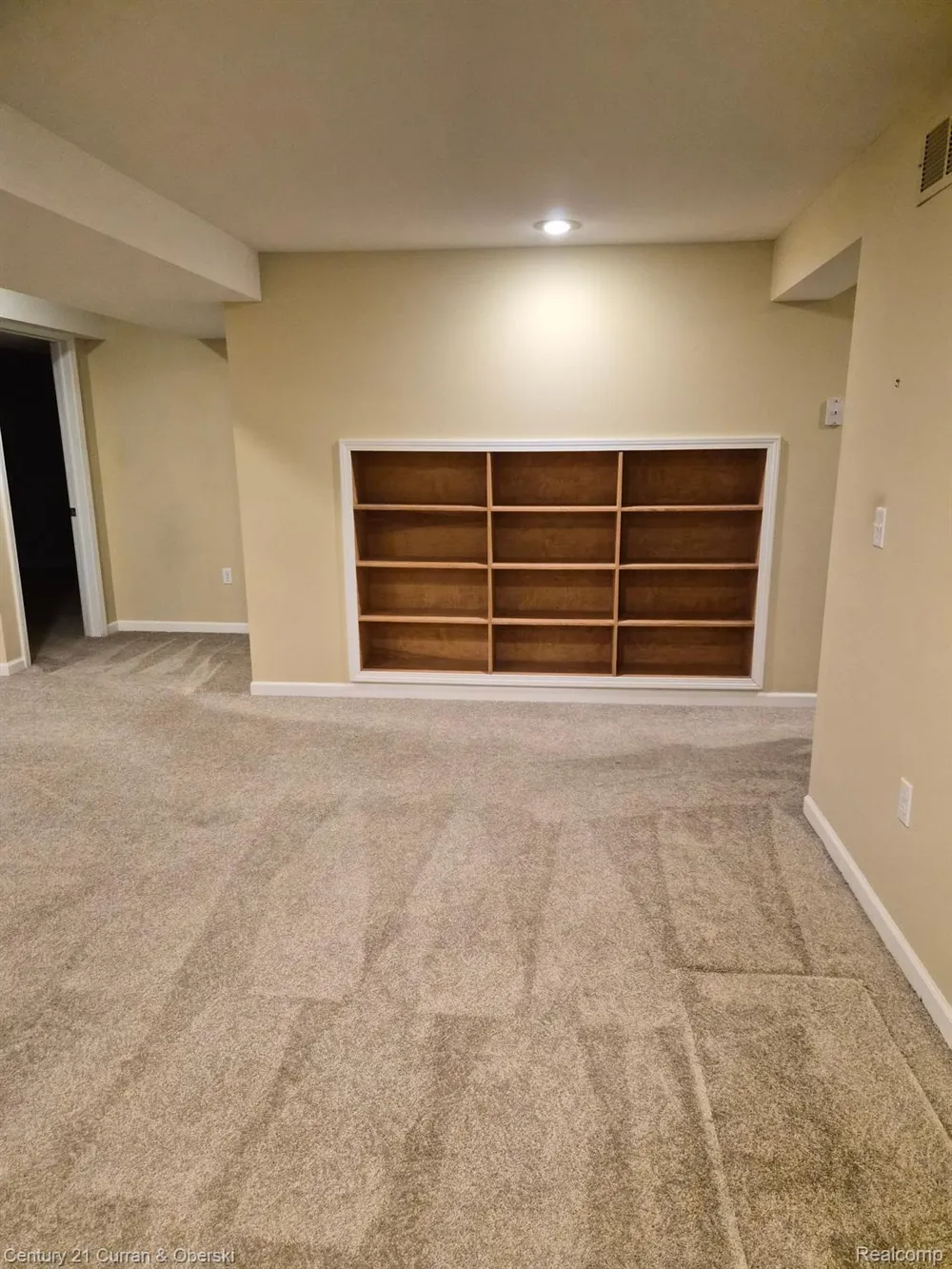 6123 Lochmore Drive #71 Commerce Charter Township, MI 48382