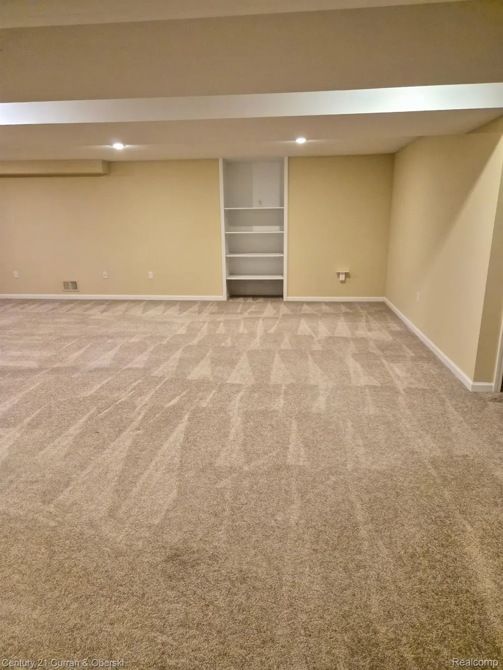 6123 Lochmore Drive #71 Commerce Charter Township, MI 48382
