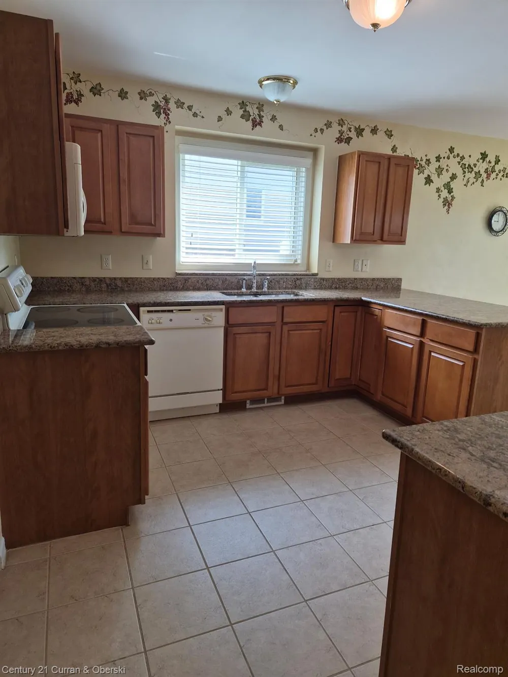 6123 Lochmore Drive #71 Commerce Charter Township, MI 48382