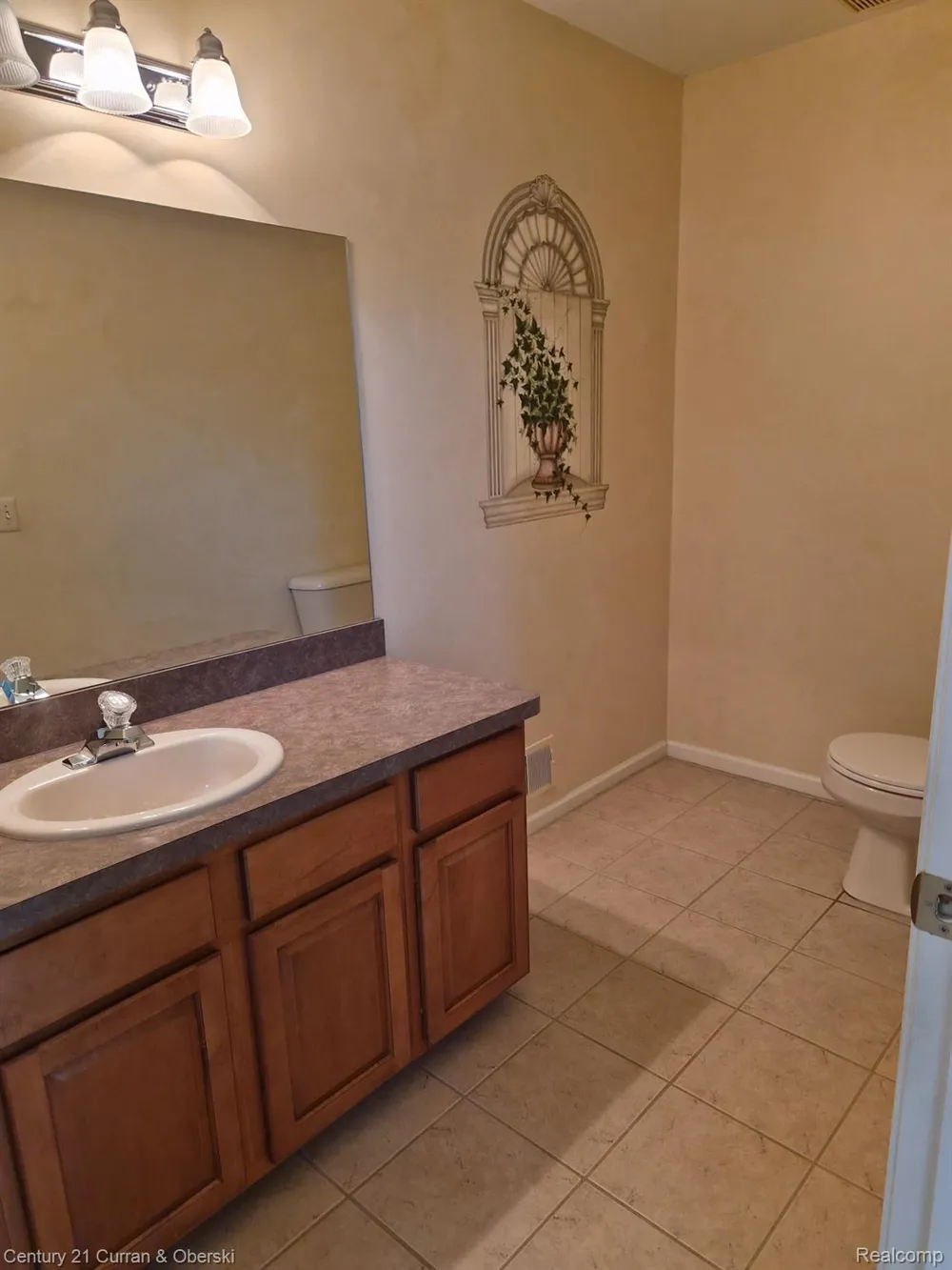 6123 Lochmore Drive #71 Commerce Charter Township, MI 48382