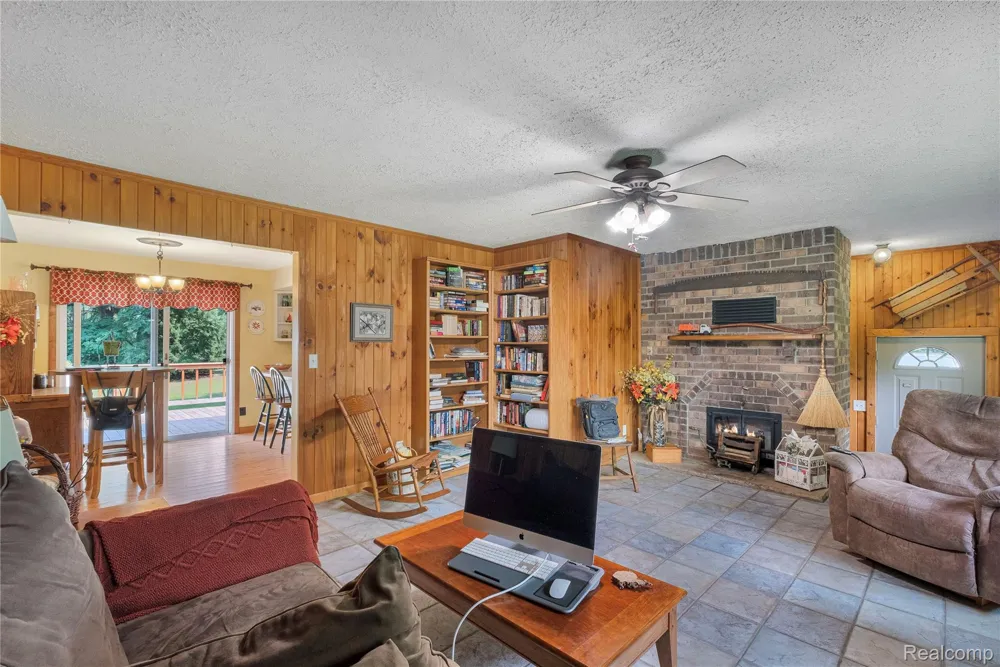 6776 Farley Road Putnam Township, MI 48169